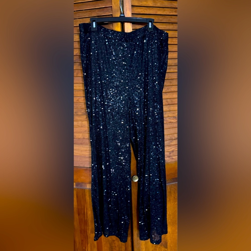 High waisted, wide leg pants